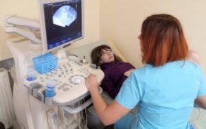 18-CPG-ultrasound-examination-of-surrogate-mother