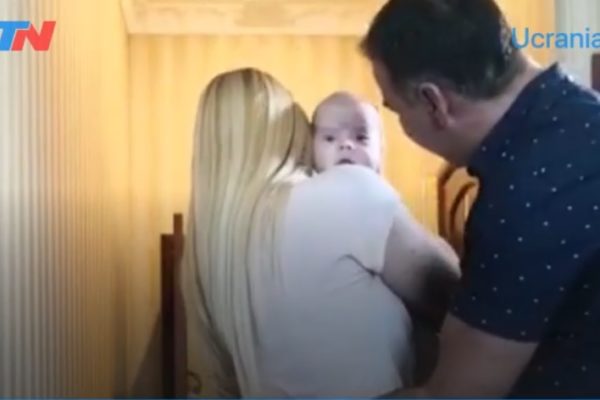 Todo Noticias – Los argentinos que luchaban por ir a buscar a su bebé a Ucrania ya están con él: así fue el abrazo con el que se reencontraron